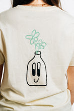 Lade das Bild in den Galerie-Viewer, BLOOMER - Shirt Creme Regular - Vase