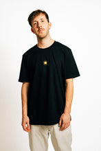 Lade das Bild in den Galerie-Viewer, BLOOMER - Shirt Black Regular - Sun