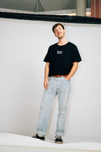 Lade das Bild in den Galerie-Viewer, BLOOMER - Shirt Black Regular - Vase