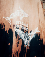 Lade das Bild in den Galerie-Viewer, BLACKOUT PROBLEMS - WHALES BATIC SHIRT
