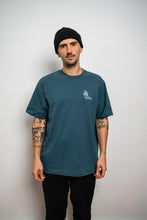 Lade das Bild in den Galerie-Viewer, PETER AUS DER MOZARTSTRASSE - FALLSCHIRMSPRINGER SHIRT
